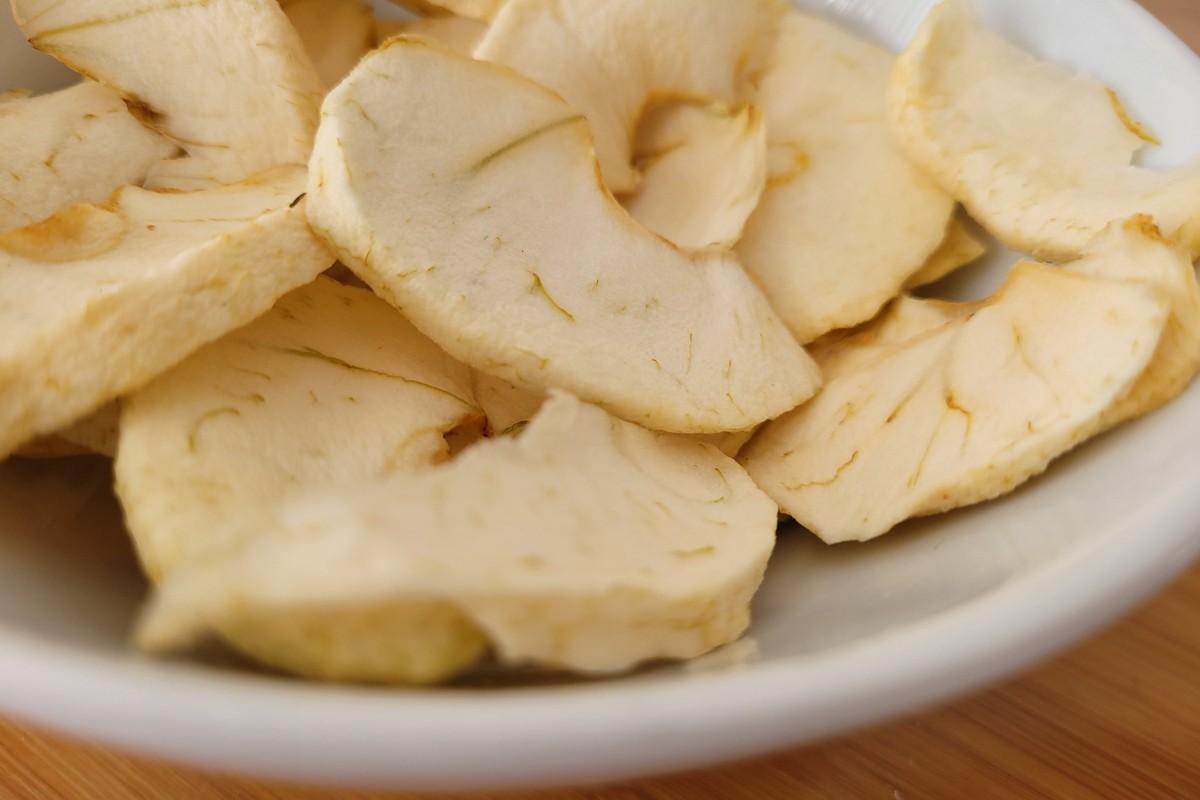 Suszone jabłka jako smaczna i zdrowa przekąska